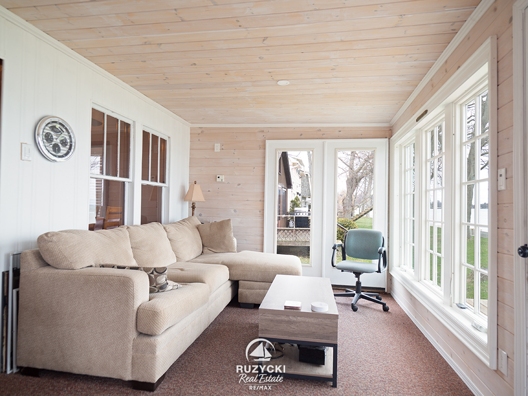 11161-churchill-ave-wainfleet_18 lake-facing sunroom of 11161 churchill ave wainfleet