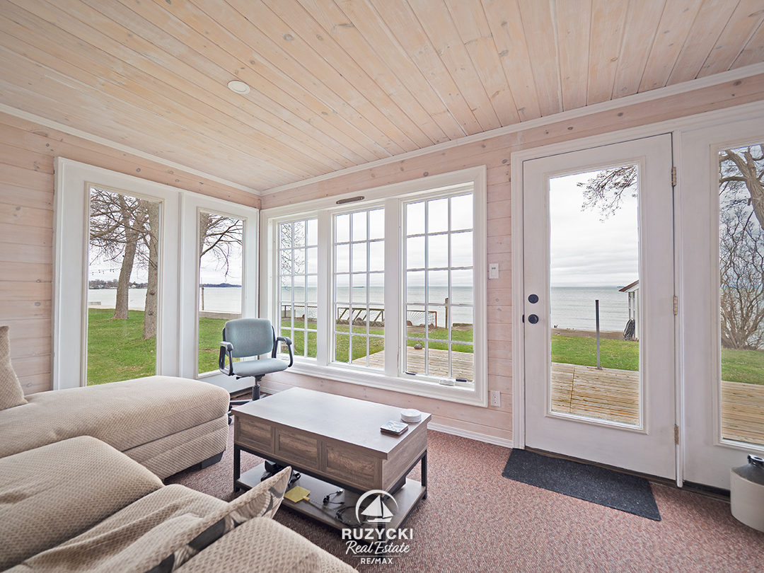 11161-churchill-ave-wainfleet_19 lake-facing sunroom of 11161 churchill ave wainfleet